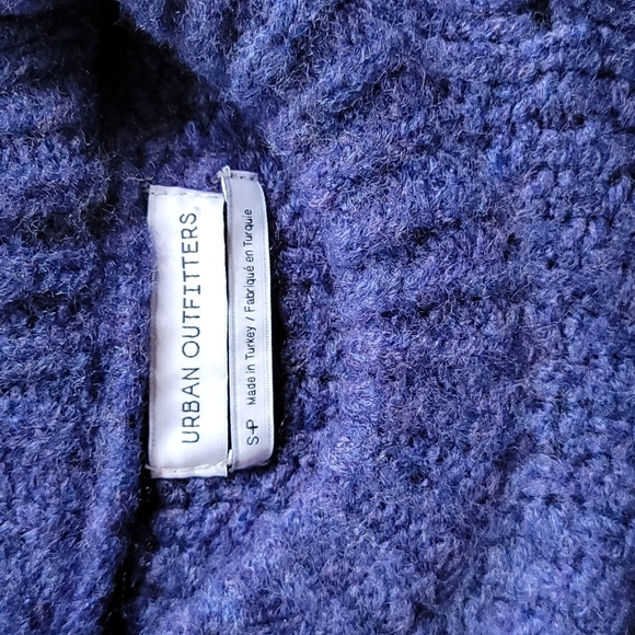 NWOT Urban Outfitters Cozy Blue Sweater Woman Small - Picture 2 of 6